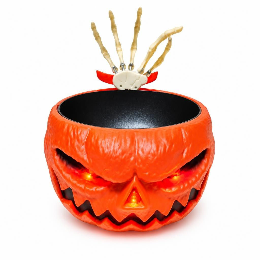 Cuenco de caramelos calabaza con mano de esqueleto