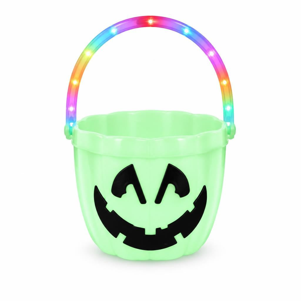 Cubo calabaza luminoso con luz sobre fondo blanco